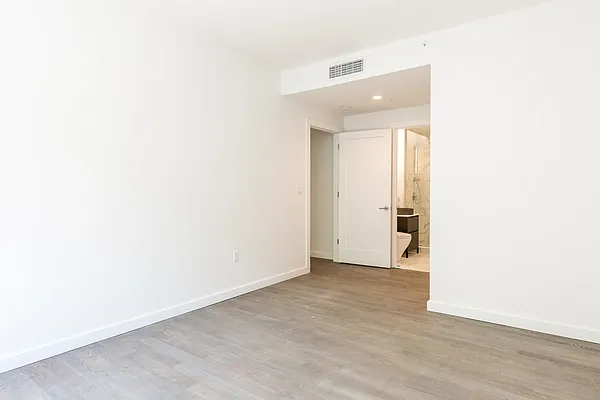 Rented by Nooklyn NYC LLC | media 19