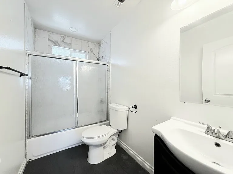 116 W 50th St — Photo 13