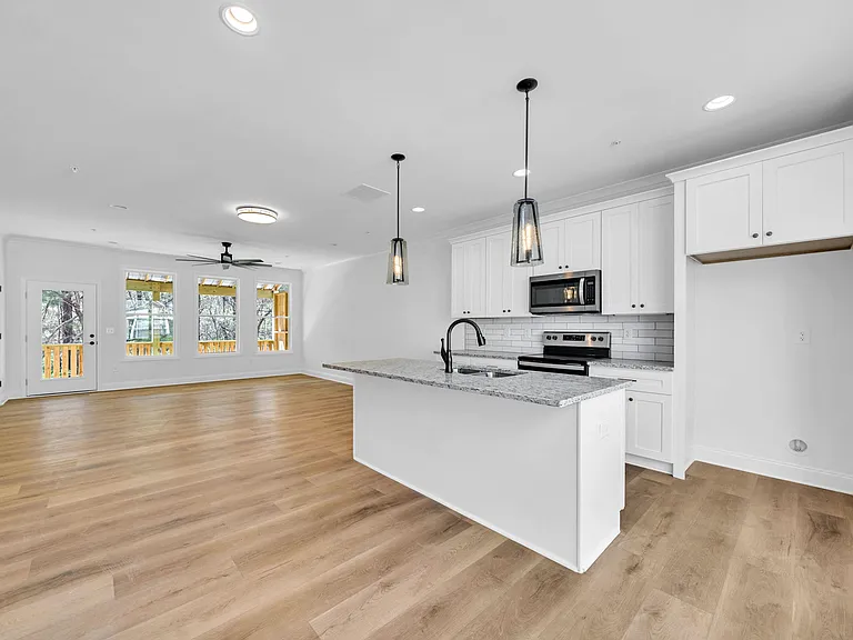 199 Riverstone Commons Cir — Photo 3