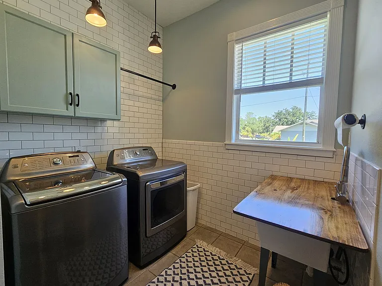 7402 S De Soto St — Photo 20