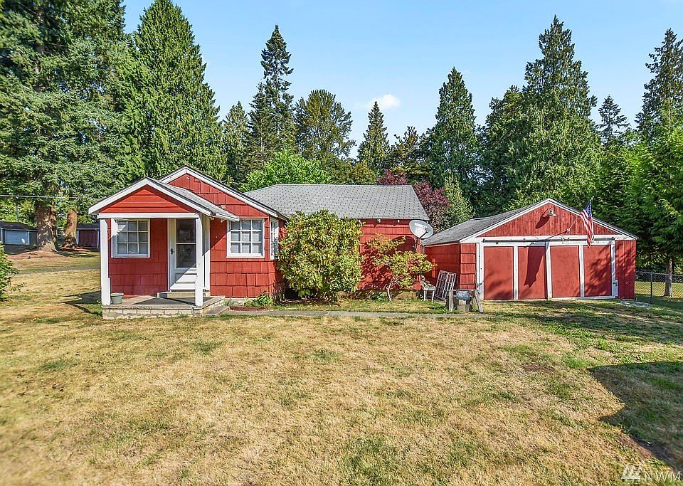 1st image of 221 Crescent Dr