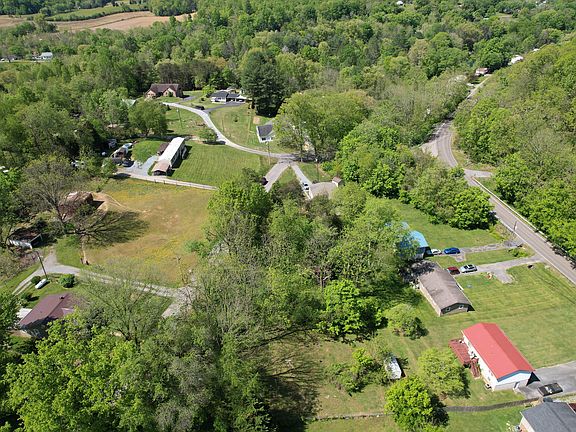 4th image of Riverview Dr