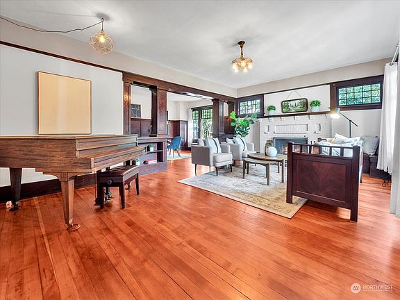 5th image of 425 Pine Avenue