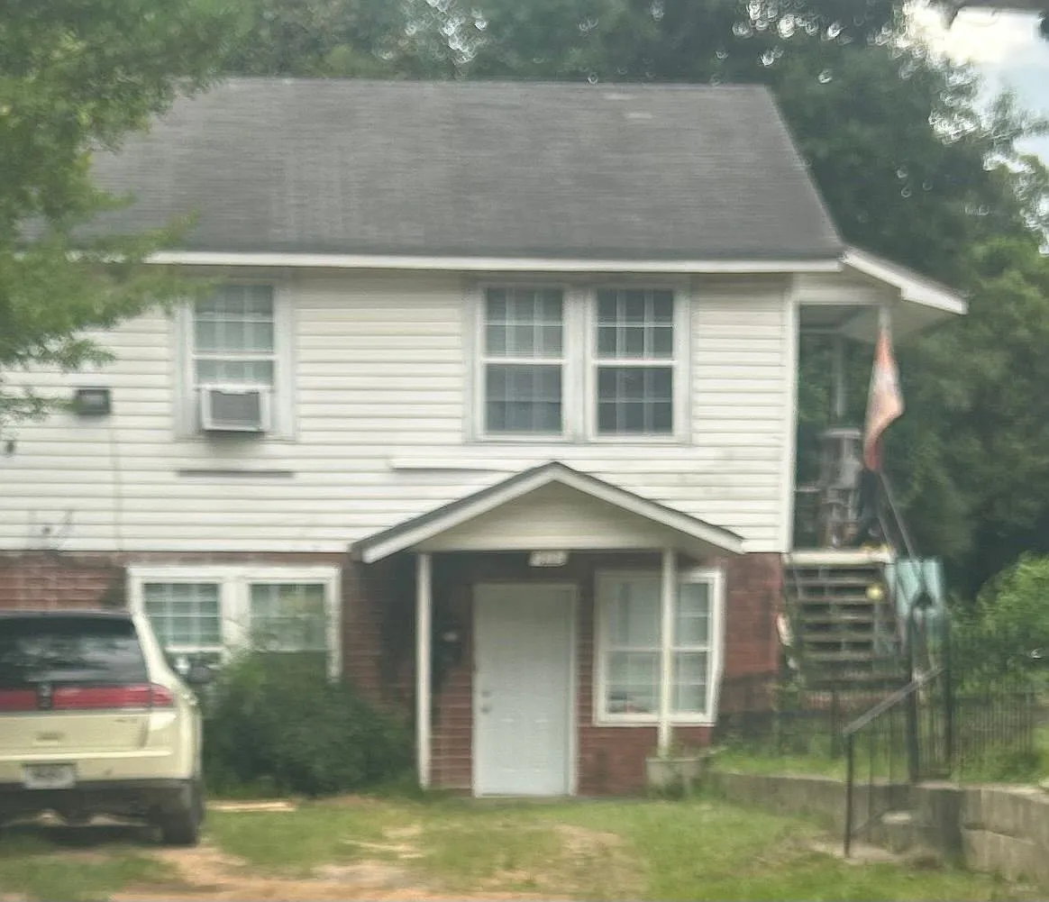 2 bed, 1.0 bath, $950 — Photo 1