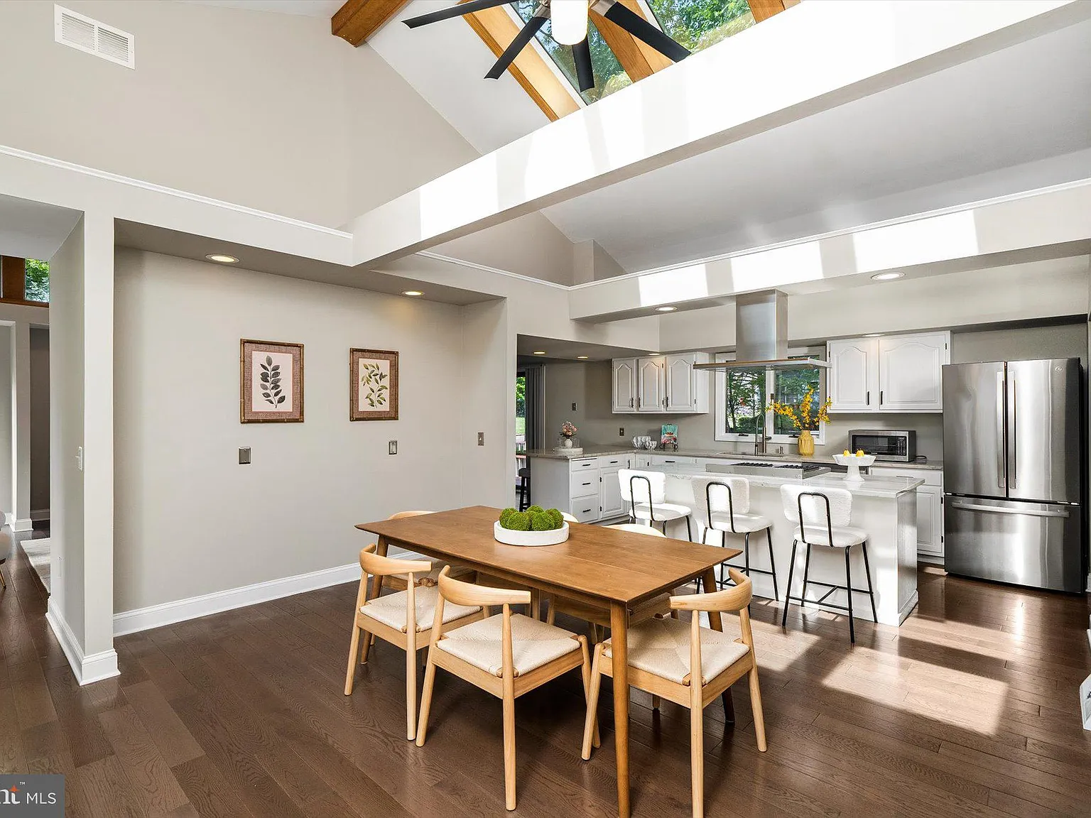 4 bed, 3.5 bath, 3392 sqft, $4,900 — Photo 4