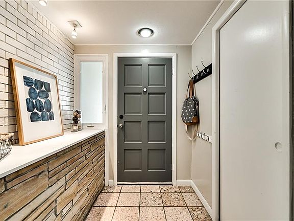 3rd image of 1515 Shields Ave