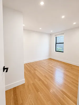 Bedroom, photo 1