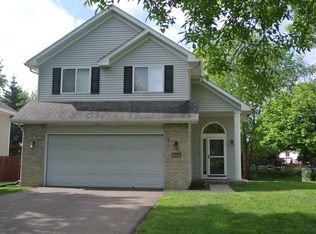 1405 Field Creek Cir, Victoria, MN 55386