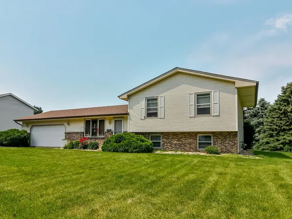 12430 Equine Dr, Roscoe, IL 61073