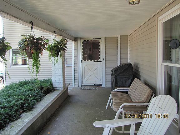 3rd image of 8944 Wolven Ave NE