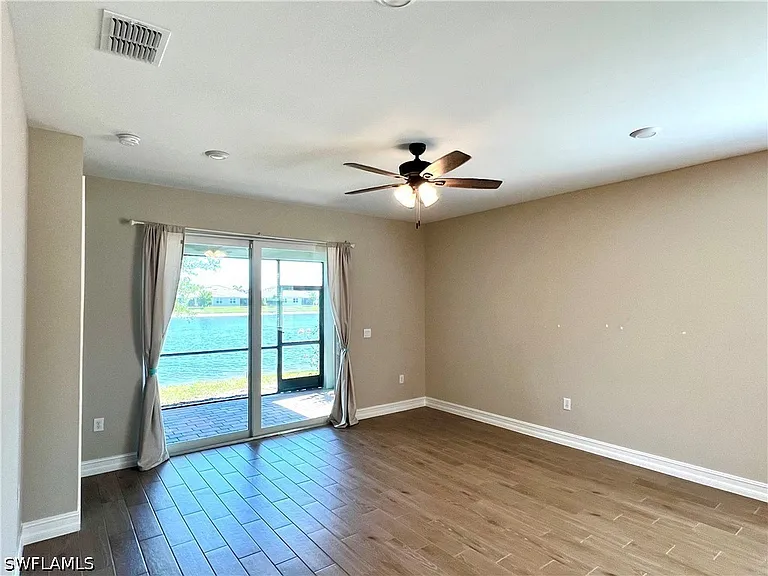 1130 Rolling Brook Ln — Photo 17