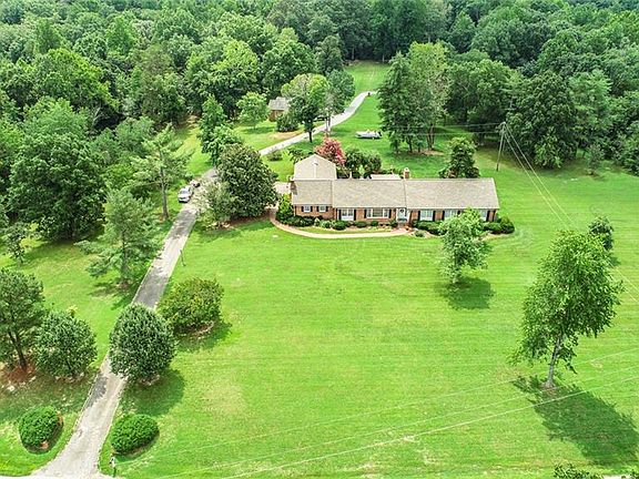 4th image of 2401 Kivett Dr