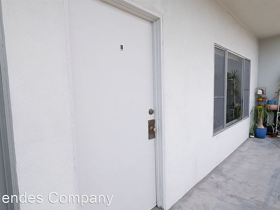3rd image of 2829 Nimitz Blvd #L
