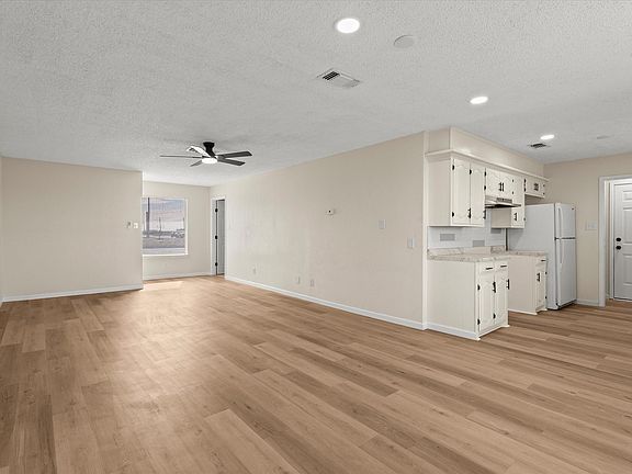 4th image of 102 Eagle Ave