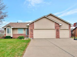 10511 E Ayesbury Ct, Wichita, KS 67226