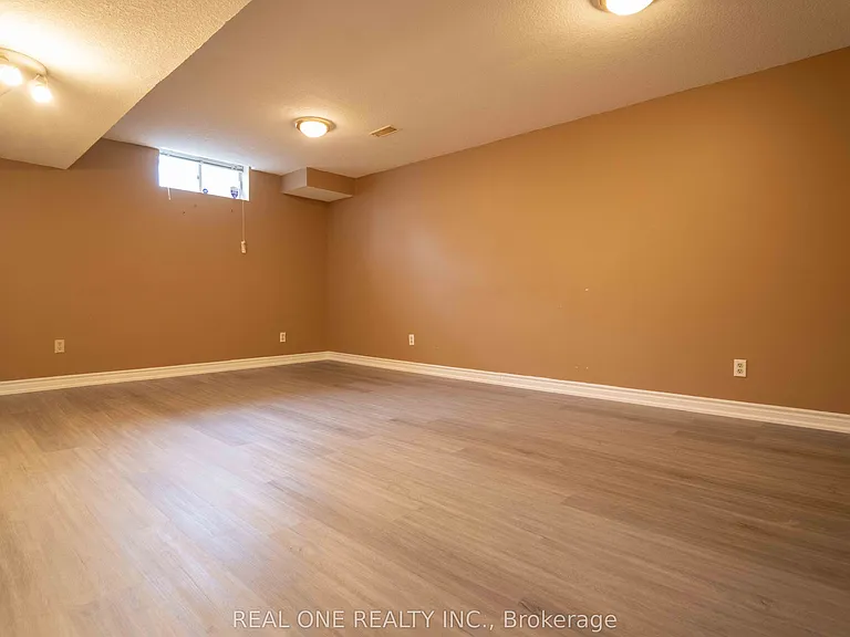 407 Downsview Pl — Photo 15