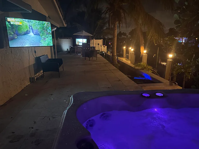 Jacuzzi TV
