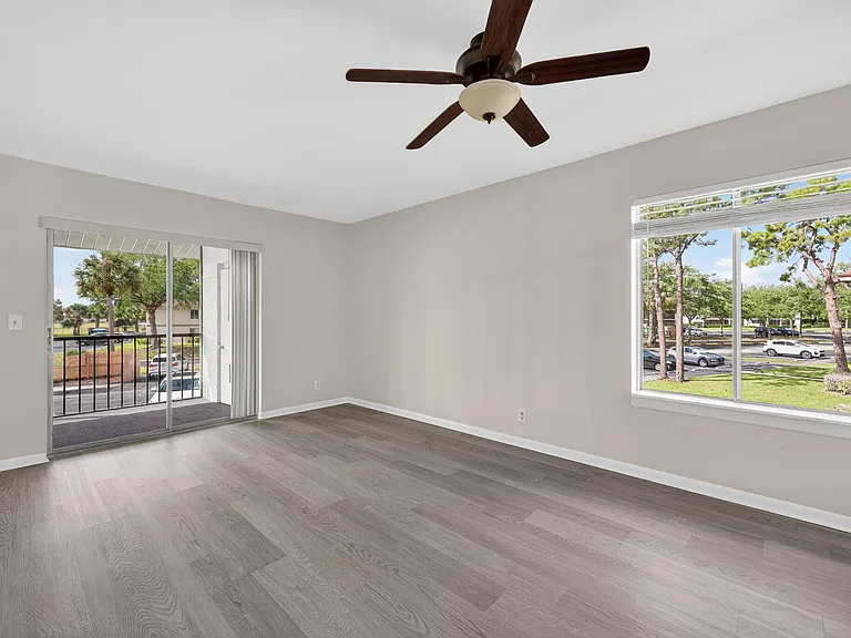 6327 Chasewood Dr #E — Photo 11