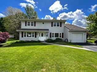 2 Grandin Dr, Flemington, NJ 08822