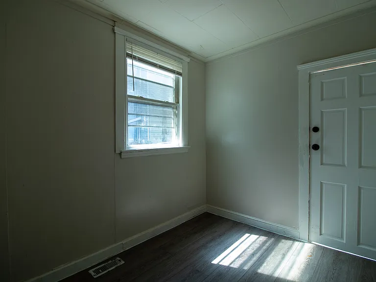 28 Frank St #1A — Photo 5