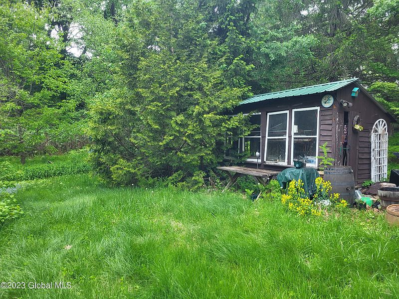 3rd image of 146 Schoolhouse Road
