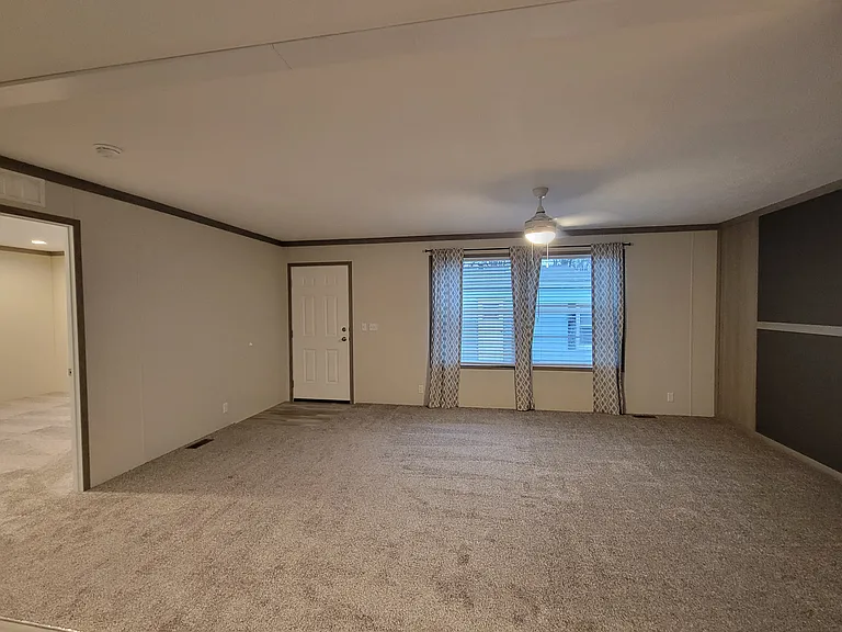 Colonial Manor — Photo 29