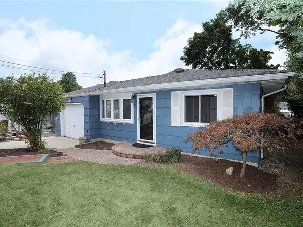44 Eckert Street, Huntington Station, NY 11746