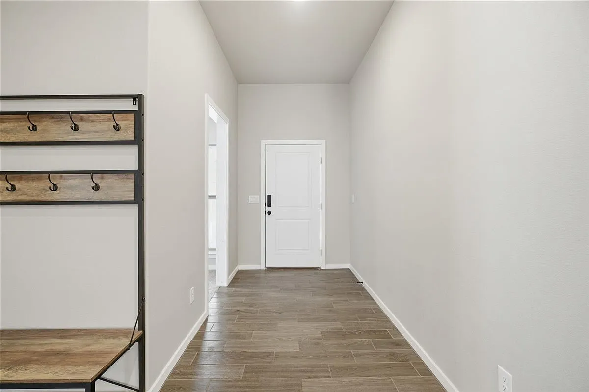 4 bed, 3.0 bath, 2660 sqft, $2,700 — Photo 4