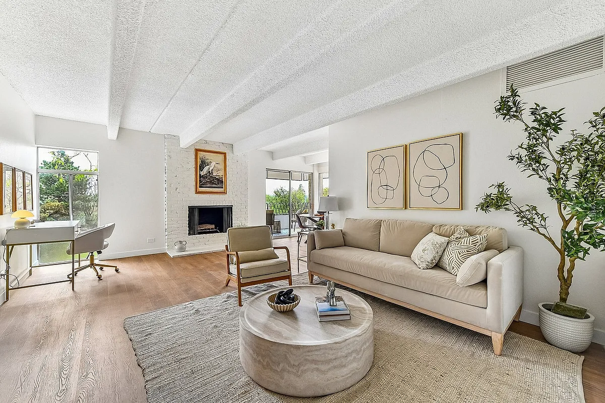 Living Room - El Greco Apartments