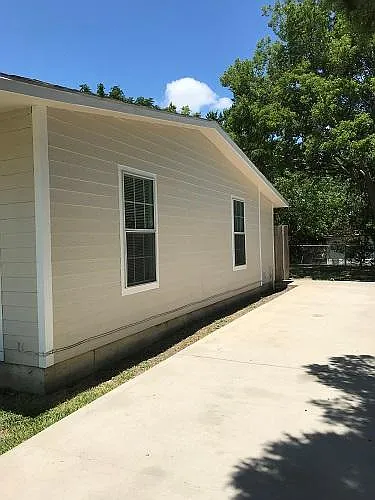 919 Evergreen Dr — Photo 2