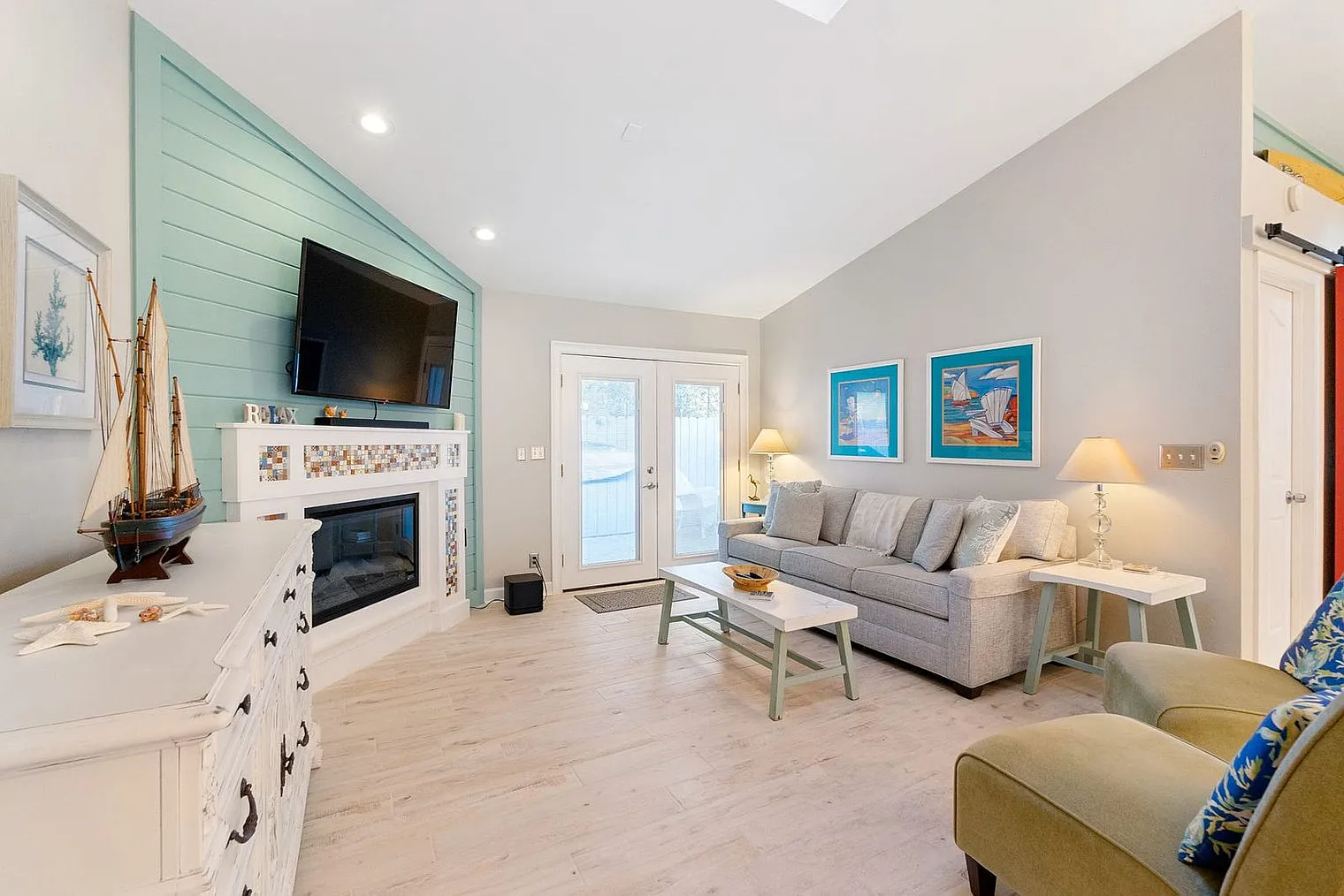 3 bed, 2.0 bath, 1420 sqft, $5,529 — Photo 1