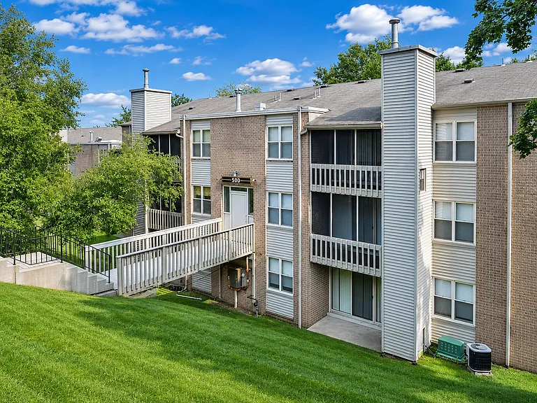 Summit Pointe Apartment Homes — Photo 27