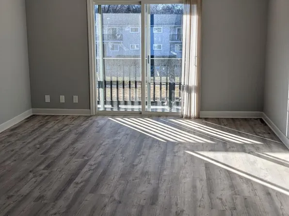 11217 W 60th St #C, Shawnee, KS 66203