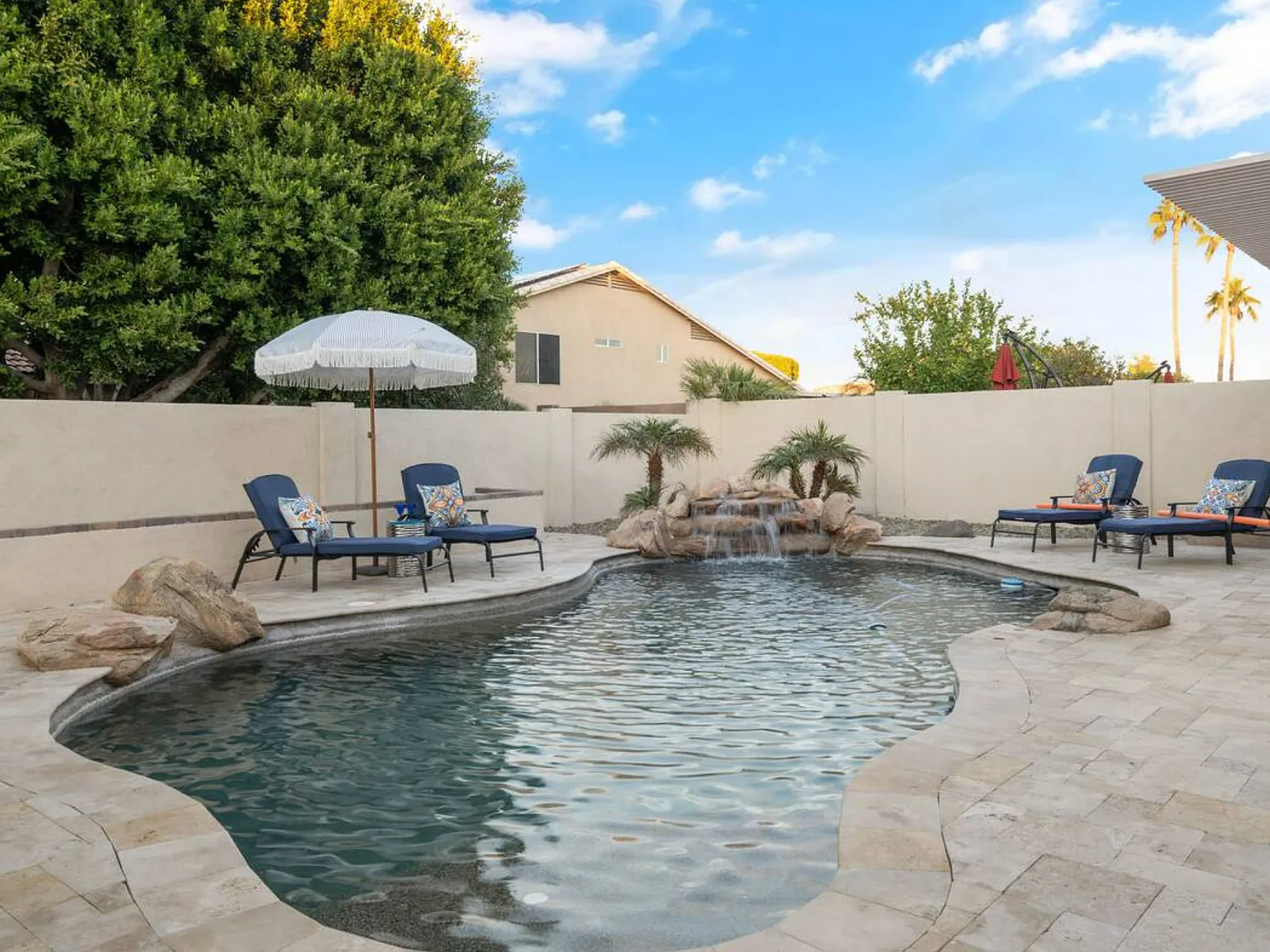 6 bed, 3026 sqft, $4,000 — Photo 3