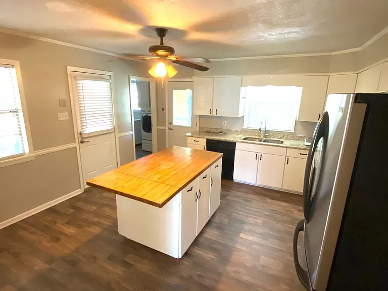 202 Newcastle Dr — Photo 3