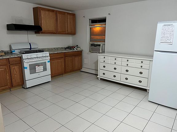 3rd image of 1050 Hillside Blvd