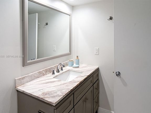 5th image of 19390 Collins Ave APT 706