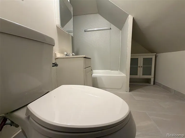 17196 Shields Ave — Photo 5