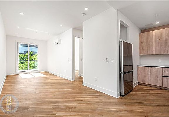 4th image of 427 Tompkins Ave #4F