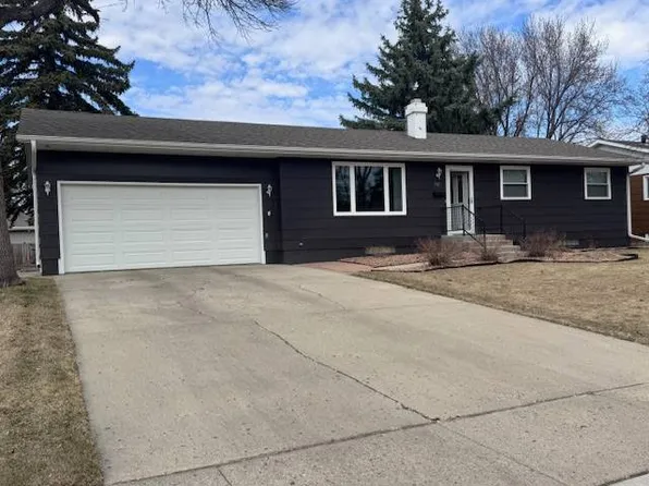 707 17th Ave NE, Aberdeen, SD 57401