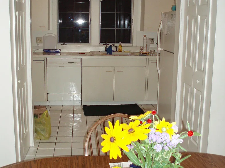 39 Amity Pl — Photo 3