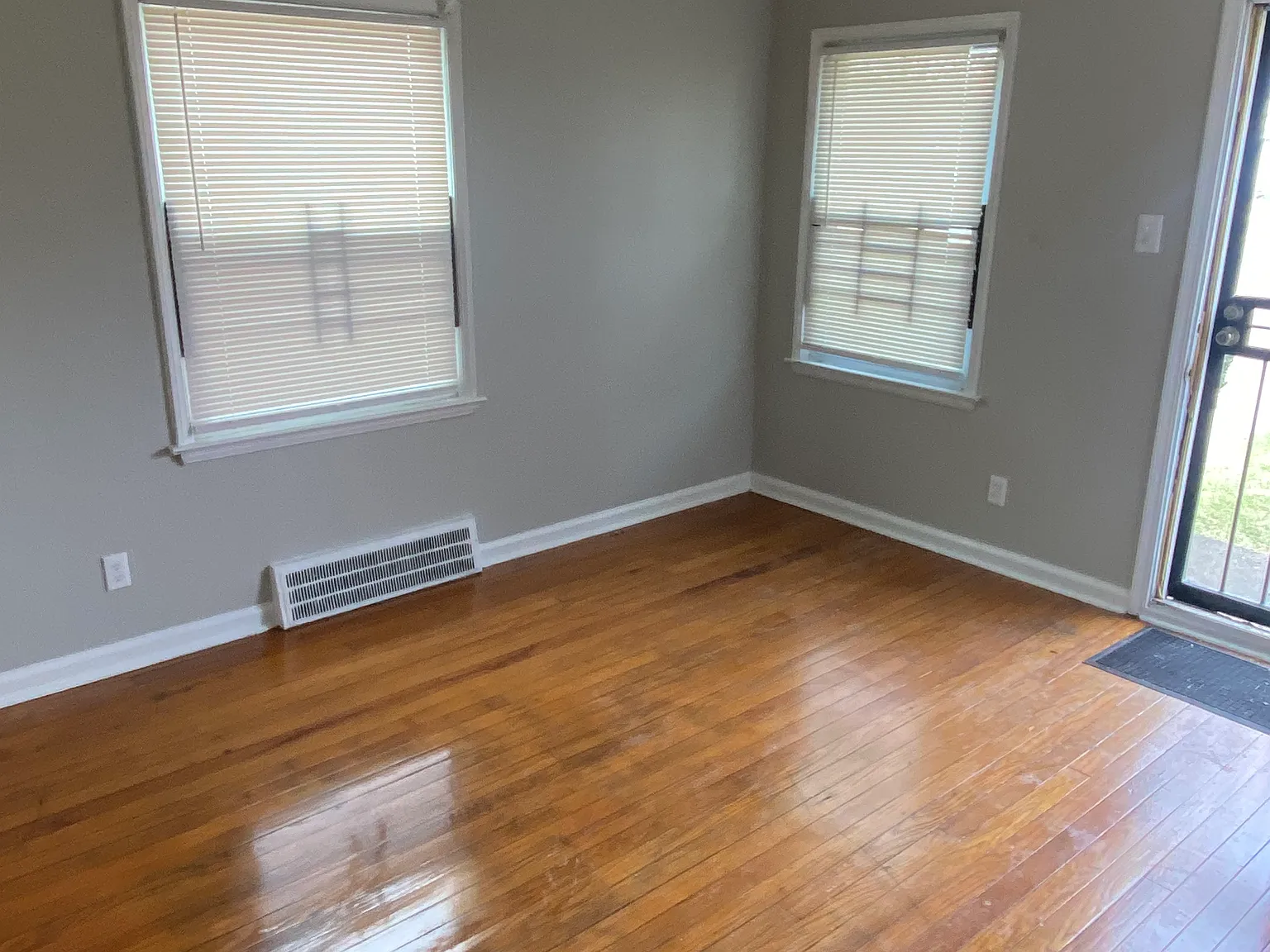 2 bed, 750 sqft, $950 — Photo 2
