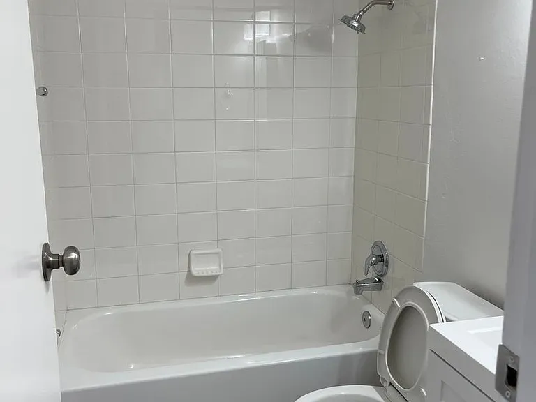 Nightingale Apartments — Photo 21