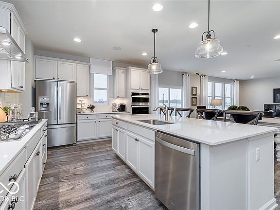 4th image of 5395 Montview Way