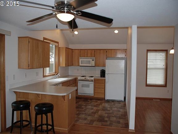 2nd image of 544 SE 71st Ave