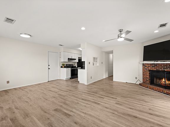 3rd image of 1610 Meadowbrook Ct