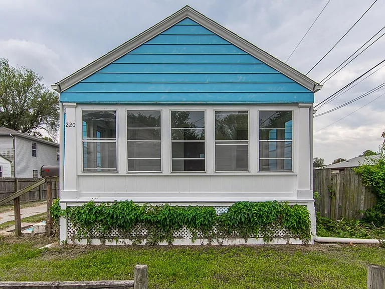 220 W Madison St — Photo 1