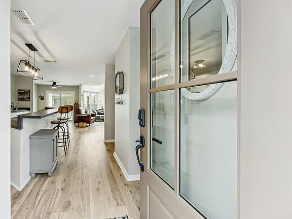 3rd image of 2332B 1st Ave