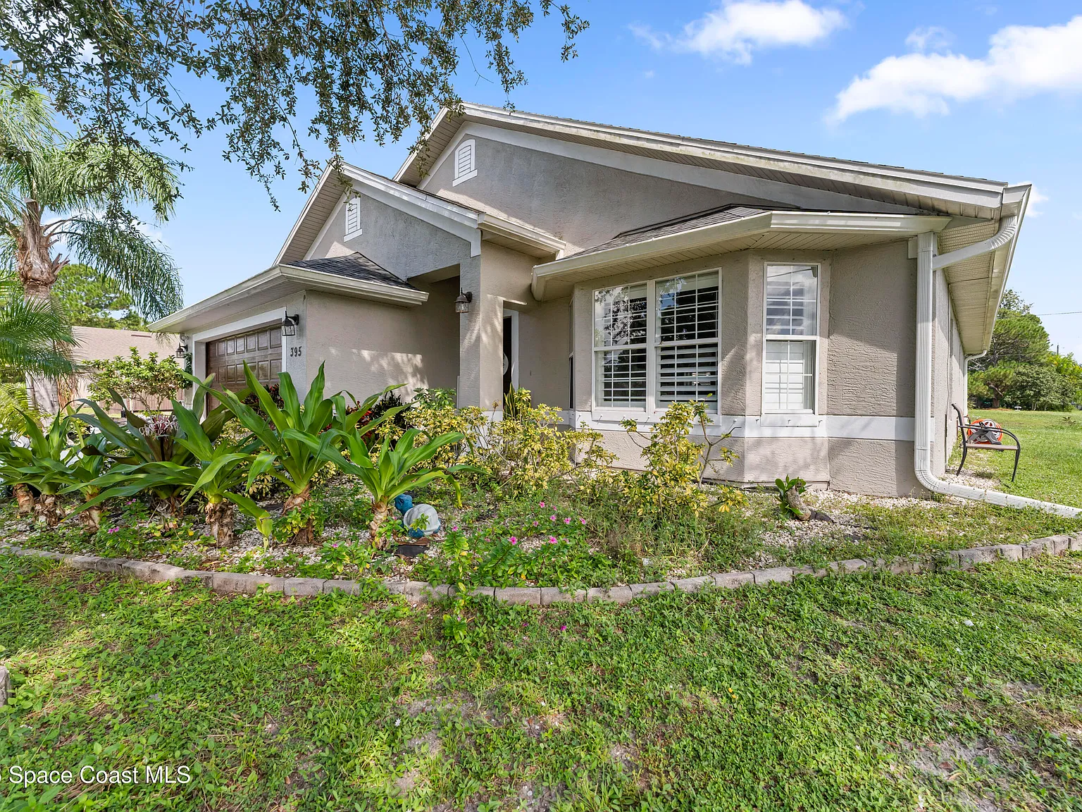 3 bed, 2.0 bath, 1808 sqft, $2,200 — Photo 2