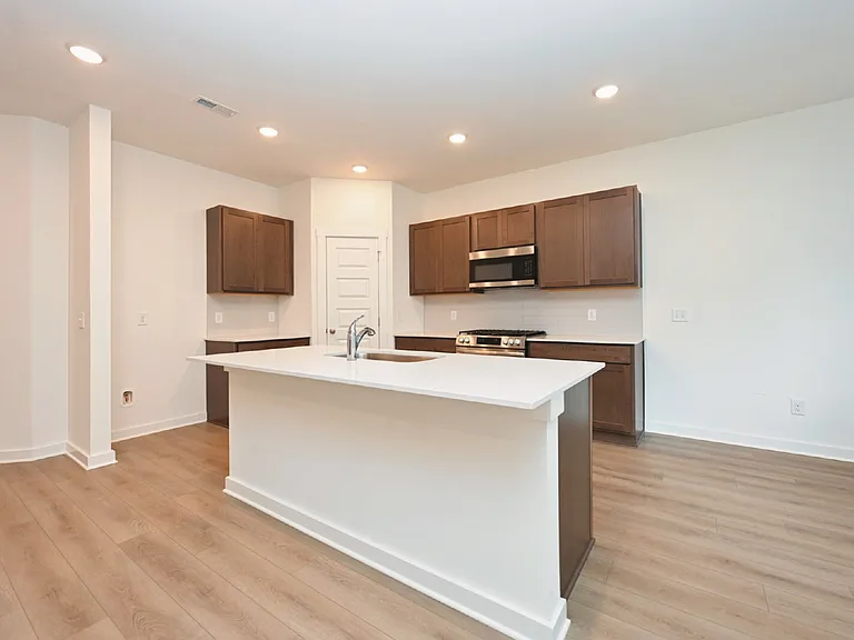 7187 Sutton Dr — Photo 13
